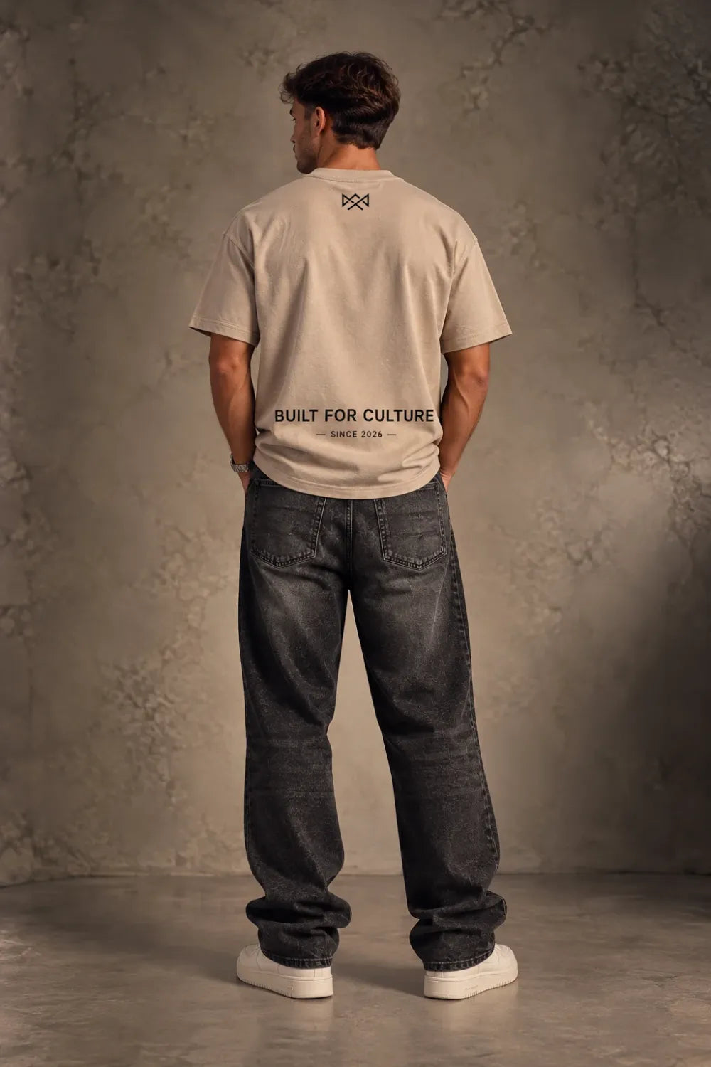 Built For oversized T-shirt beige met zwarte lower print, achterkant, productfoto