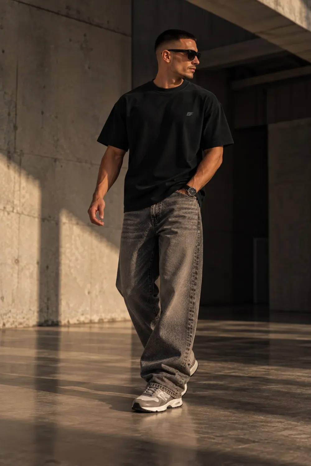 Built For oversized T-shirt zwart met lower print, voorkant, productfoto
