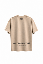 Built For oversized T-shirt zand met zwarte lower print opdruk, achterkant